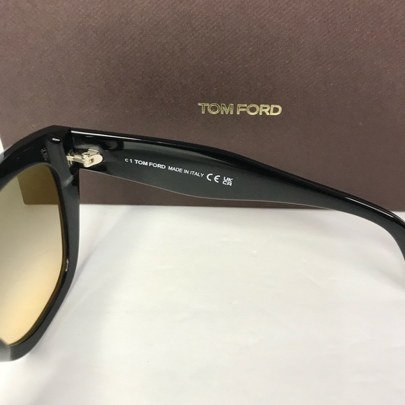 ? - New Authentic Tom Ford Cara Smoke Gradient Cat Eye Ladies Sunglasses FT0… main image 2
